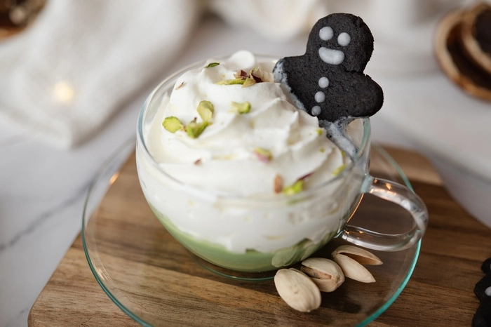 pistáciová horúca cokoláda s ciernymi susienkami