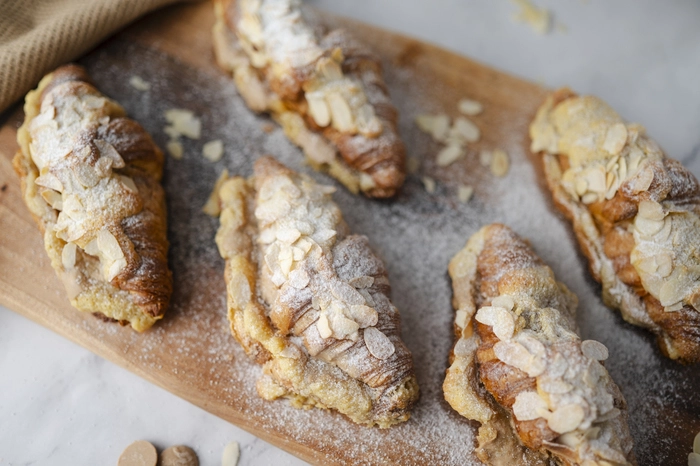 croissant alle mandorle con cioccolato al torrone bam (doppio forno)